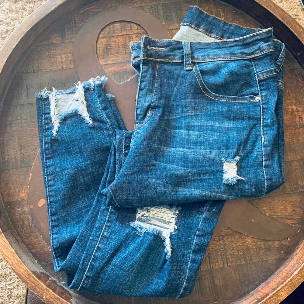 Raw Hem Distressed Jeana